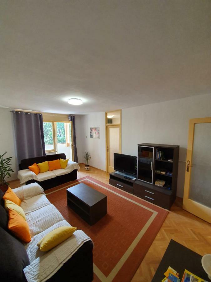 Apartman Val พูลา ภายนอก รูปภาพ